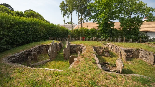 megalithe-cairn-la-foret-fouesnant.jpg