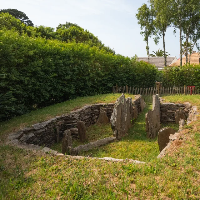 megalithe-cairn-la-foret-fouesnant.jpg