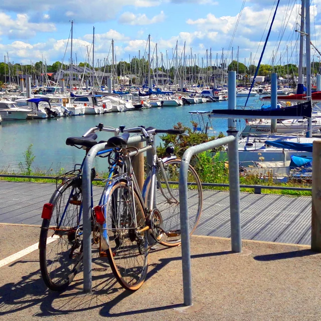 velo-port-la-foret-riviera-bretonne.jpg