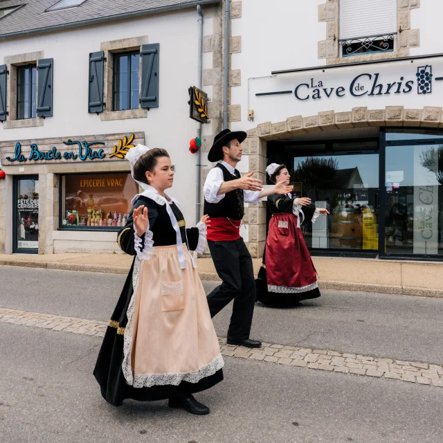 commerces-bourg-la-foret-fouesnant-julien-marino-.jpg