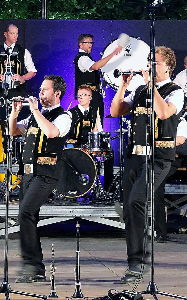 concert-musique-bretonne-bagad-brieg-claude-gloaguen.jpg