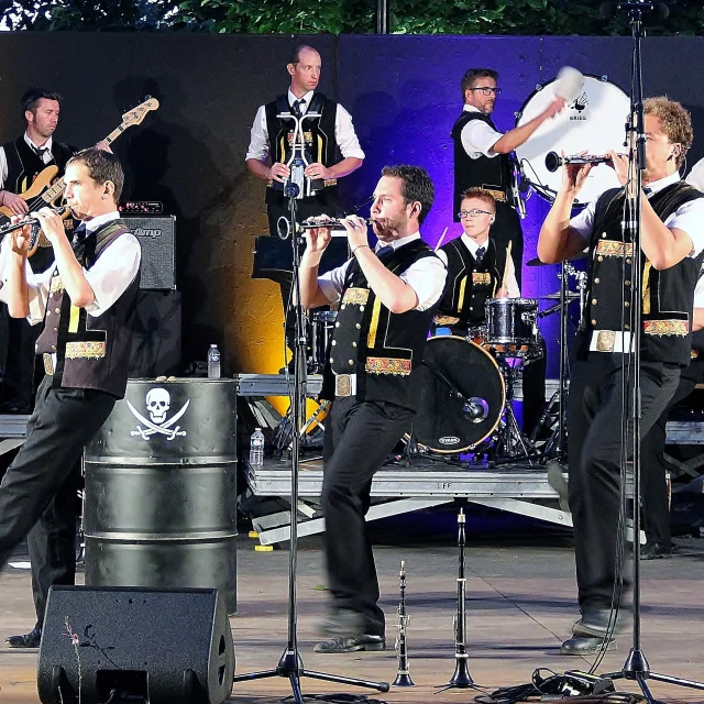 concert-musique-bretonne-bagad-brieg-claude-gloaguen.jpg