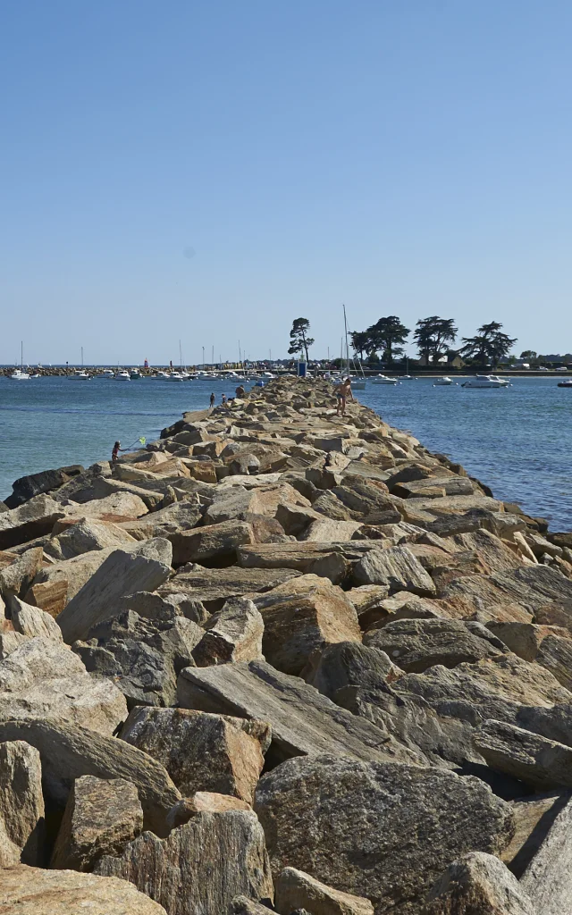 plage-de-kerleven-jetee-la-foret-fouesnant-galeron.jpg