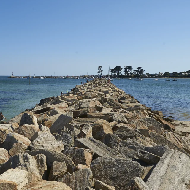 plage-de-kerleven-jetee-la-foret-fouesnant-galeron.jpg