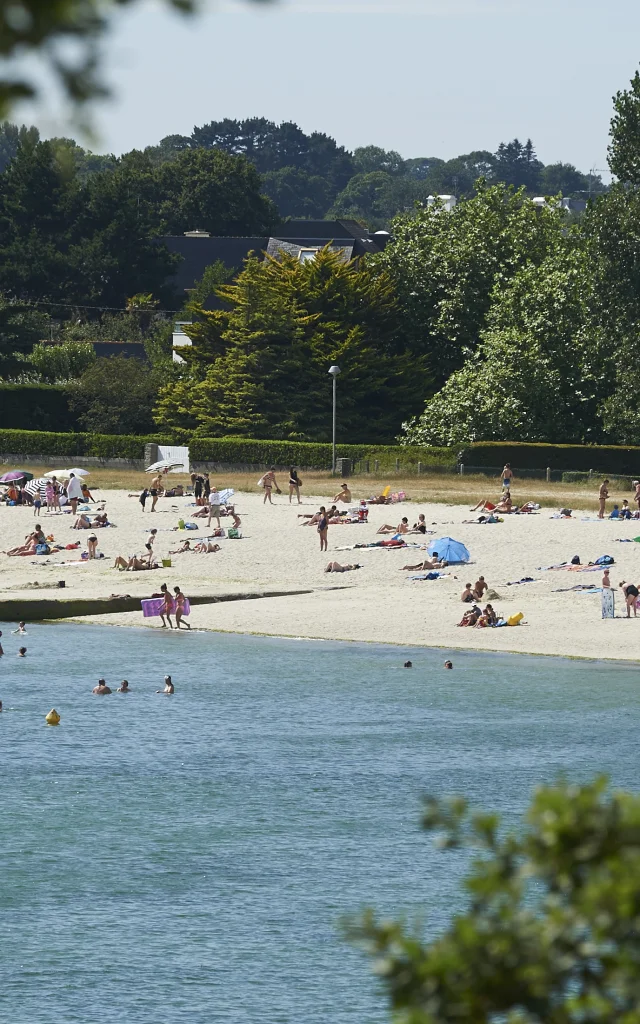 plage-de-sable-fin-kerlaven-la-foret-fouesnant-galeron.jpg