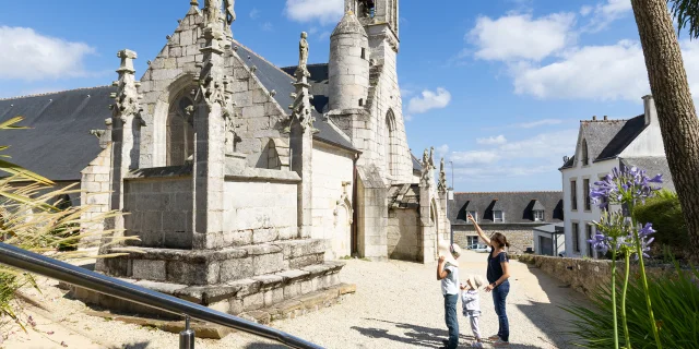 Kerk van Notre Dame Izel Vor La Foret Fouesnant Glaz Foto's