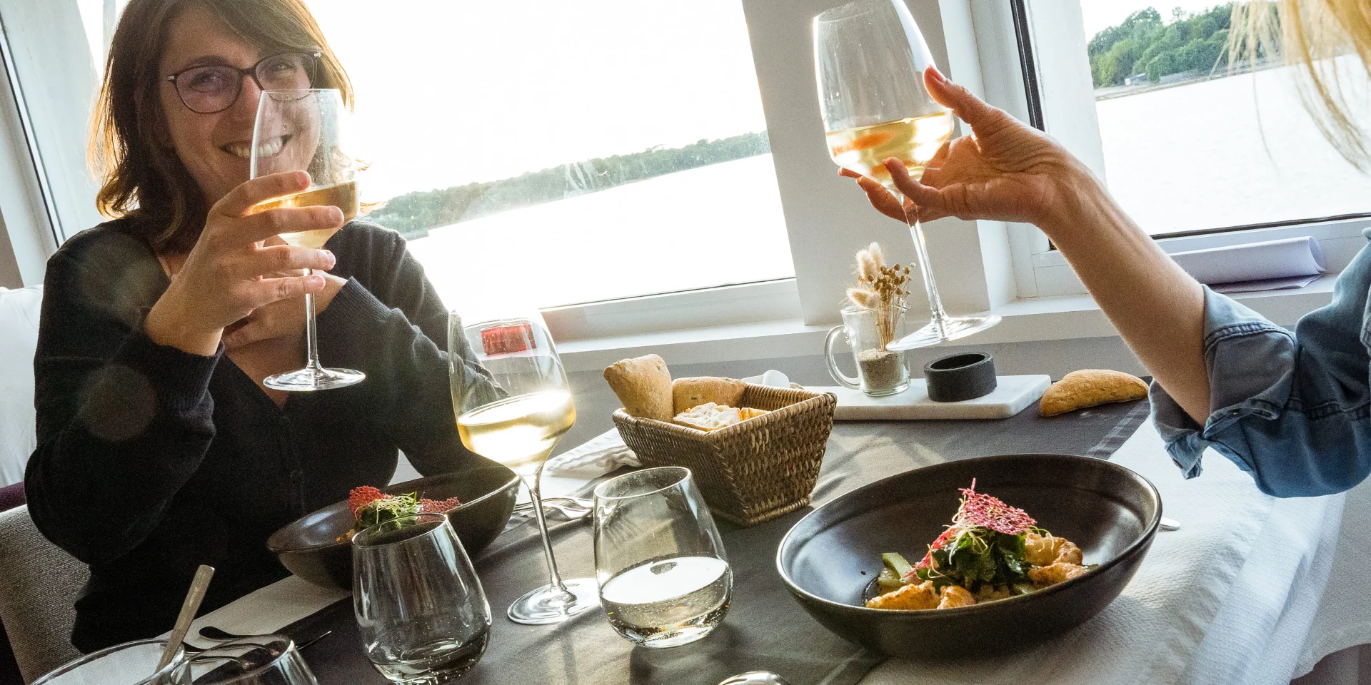 Restaurant De Lhotel De La Pointe D.herbreteau 09319