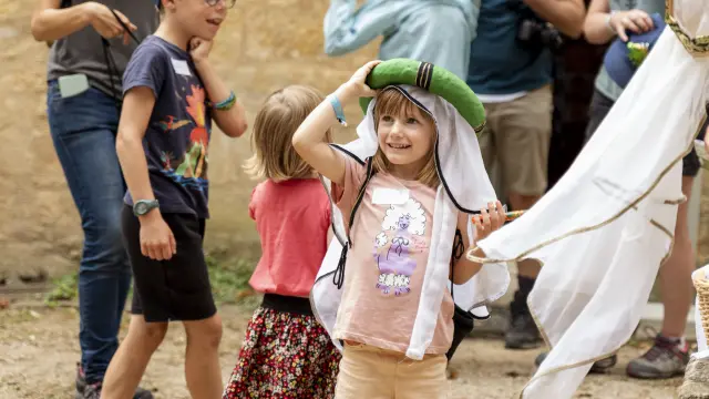 Enfant déguisé lors d'une visite
