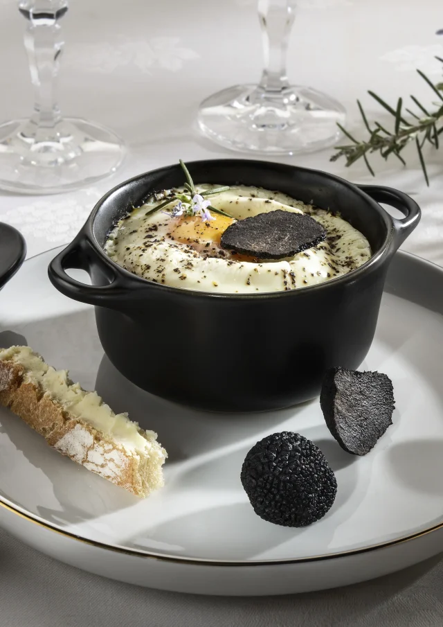 Cocotte with black truffle