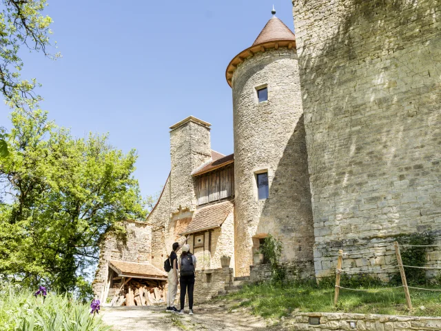 Two people looking at Peyrilles castle