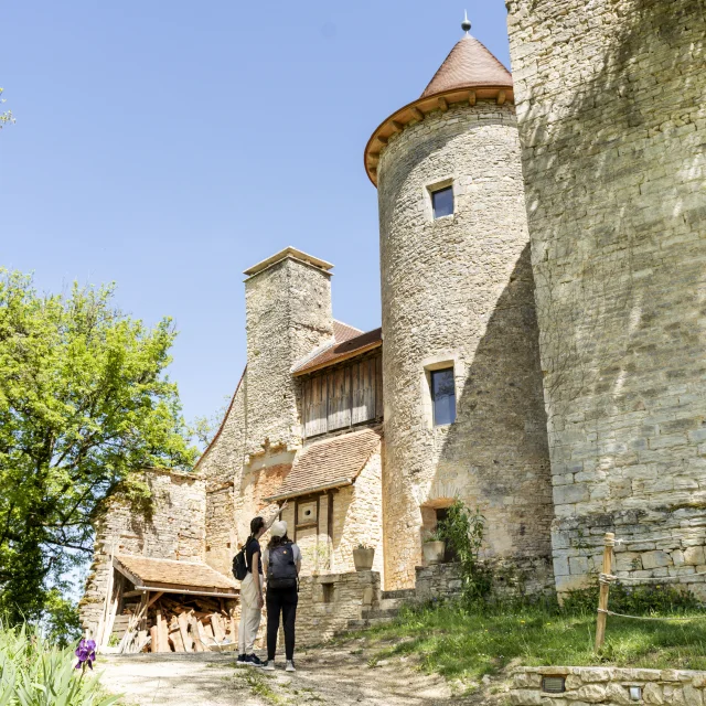 Two people looking at Peyrilles castle