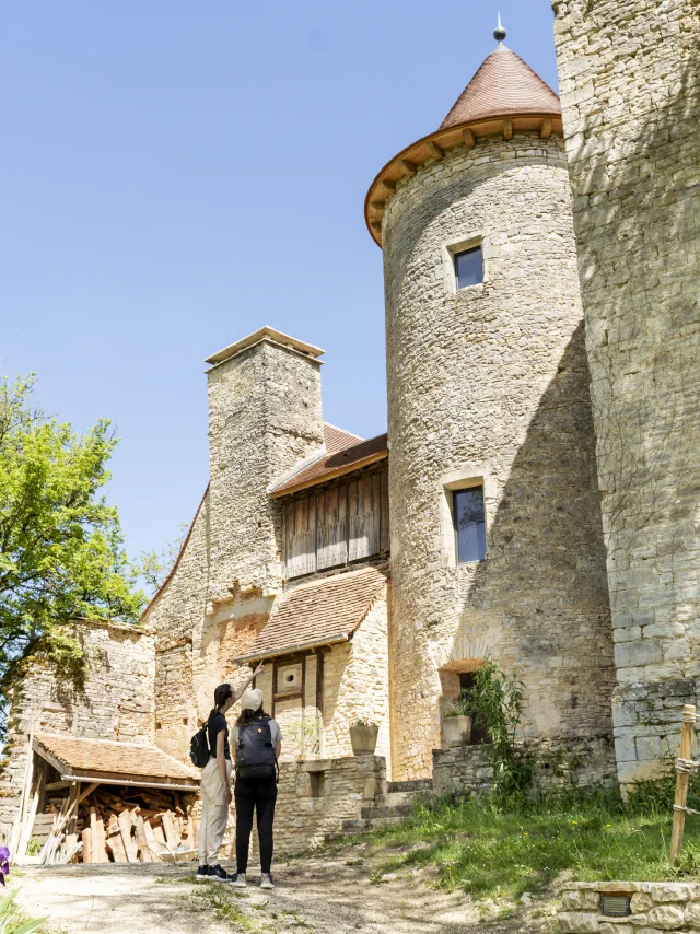 Two people looking at Peyrilles castle