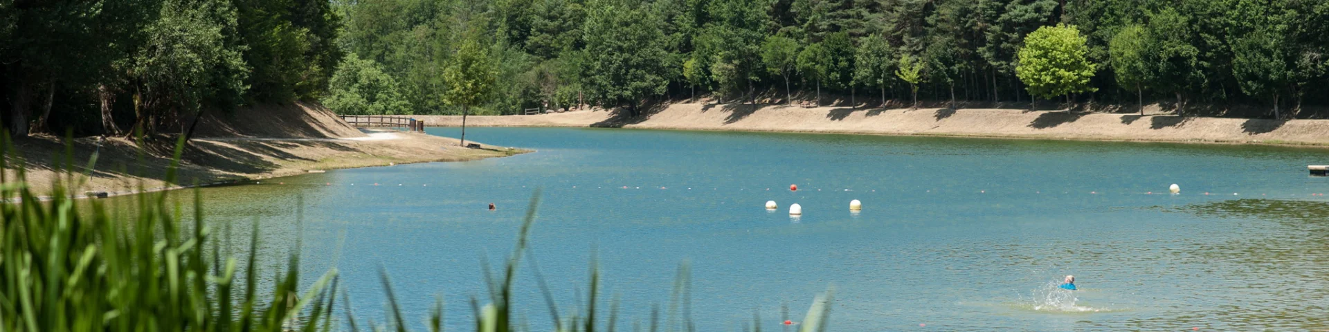 Swimming at the Ecoute lake if it rains in Gourdon