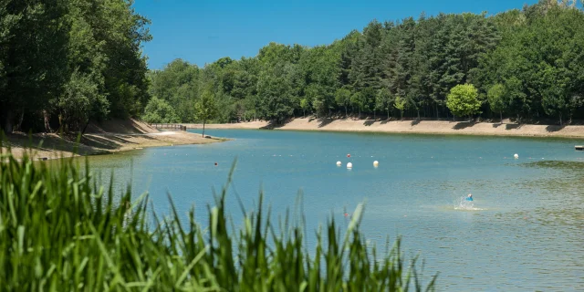 Nadar en el lago Ecoute si llueve en Gourdon