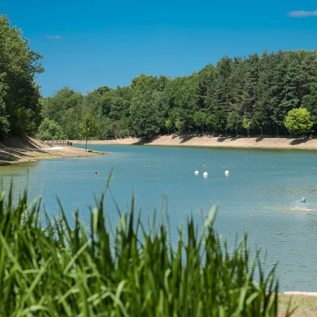 Swimming at the Ecoute lake if it rains in Gourdon