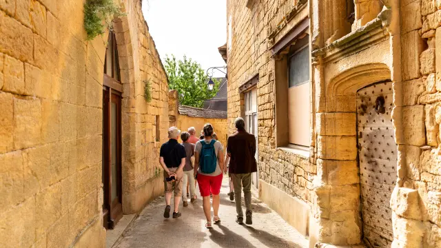 Visite guidée dans les rues de la cité médiévale de Gourdon