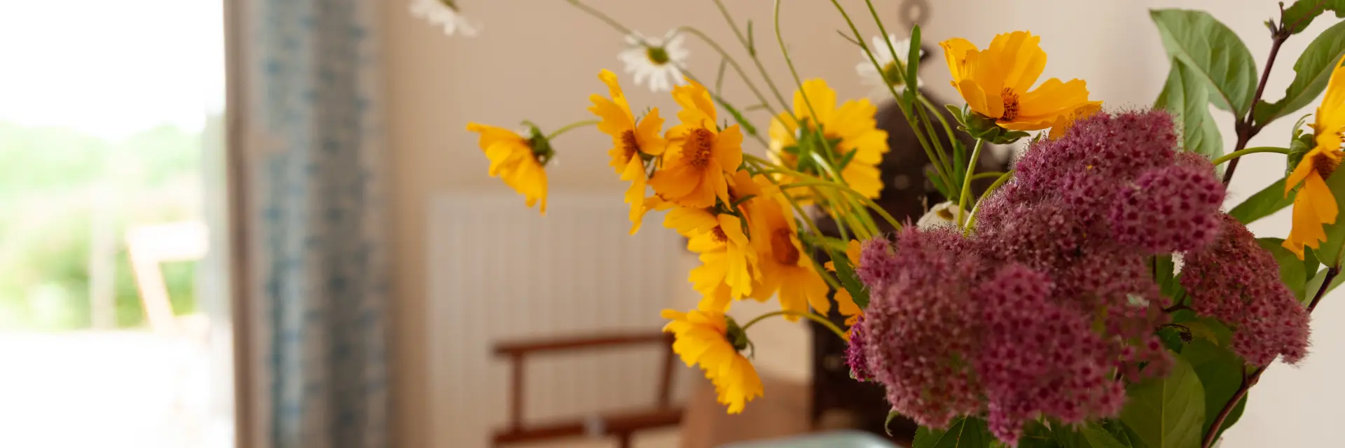 Bouquet de fleurs en chambre d'hôtes