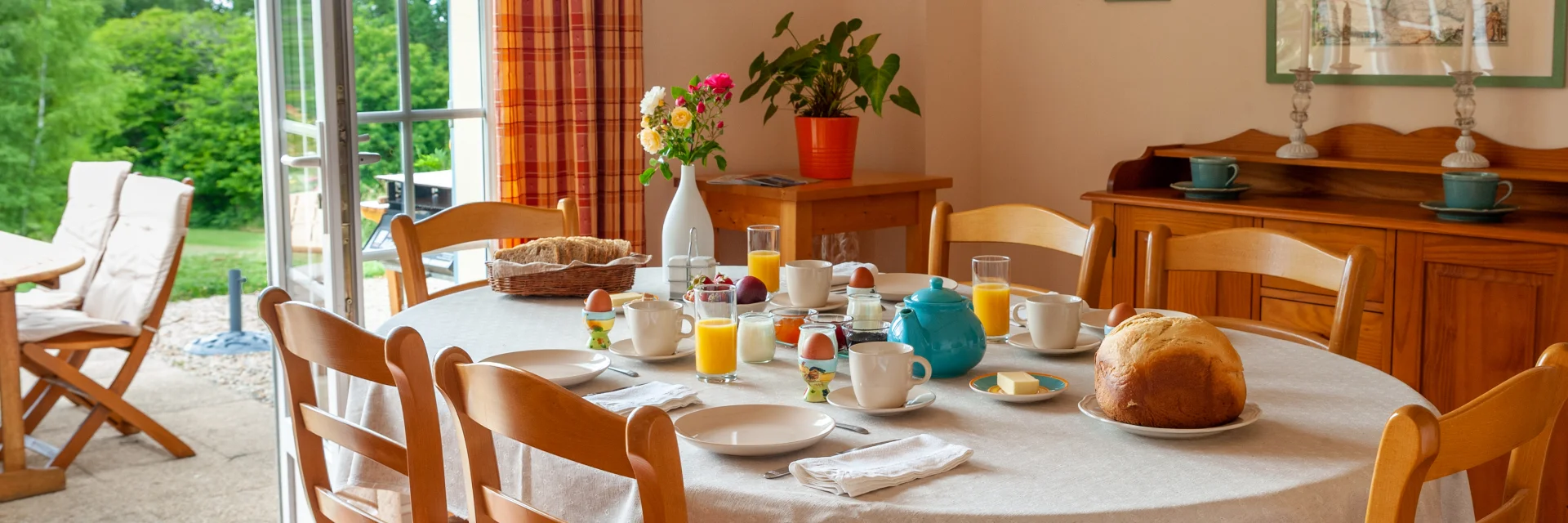 Breakfast in a guest room
