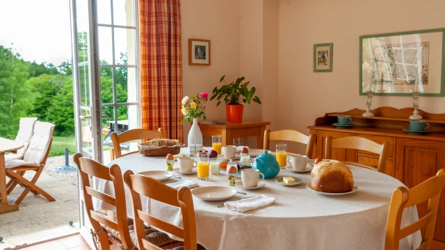 Breakfast in a guest room