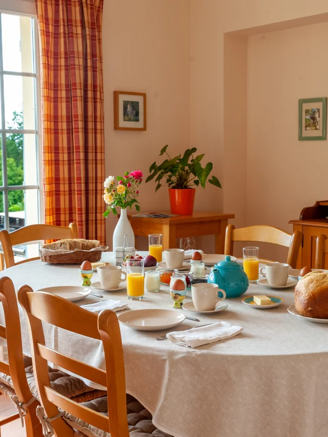 Breakfast in a guest room