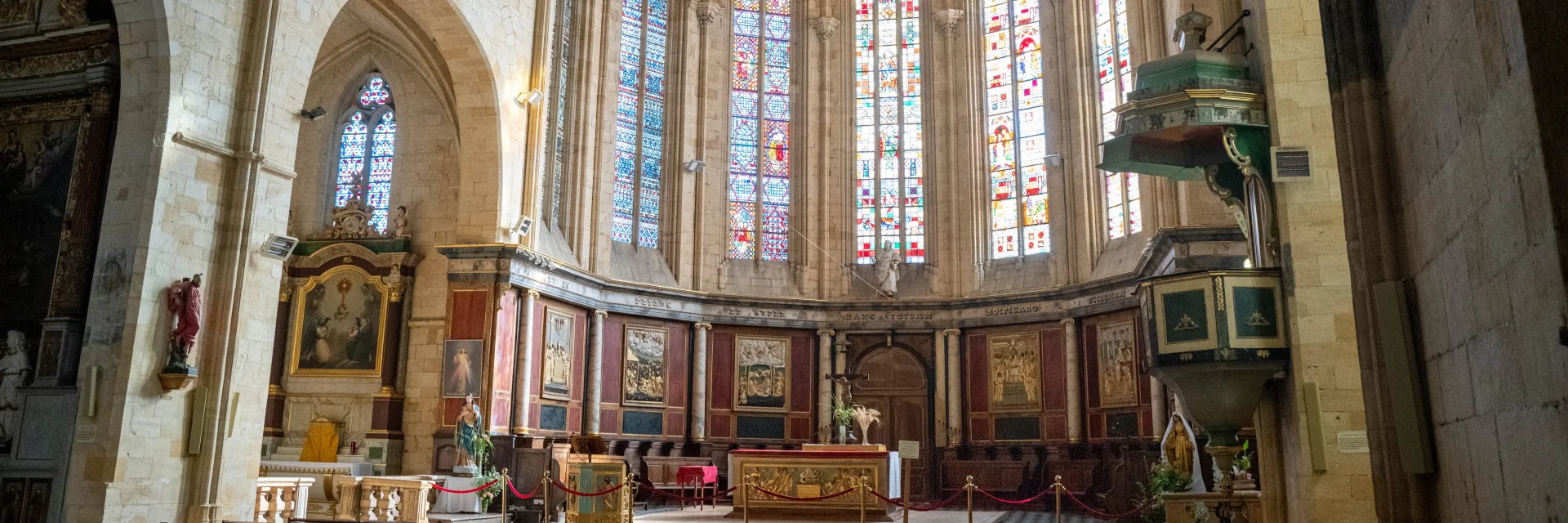 Inside the church of Saint Pierre de Gourdon