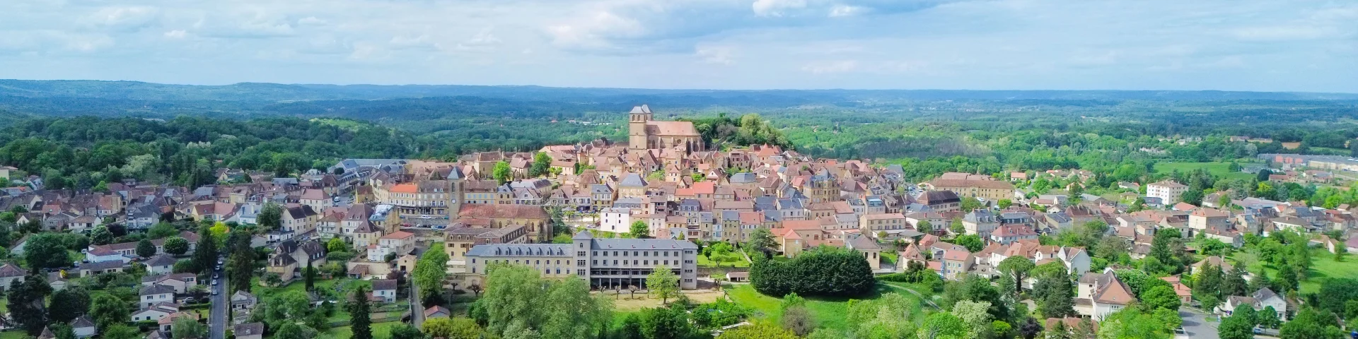 Vue au drone de Gourdon