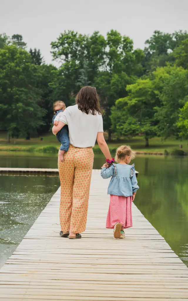 Family at the Cayre lake