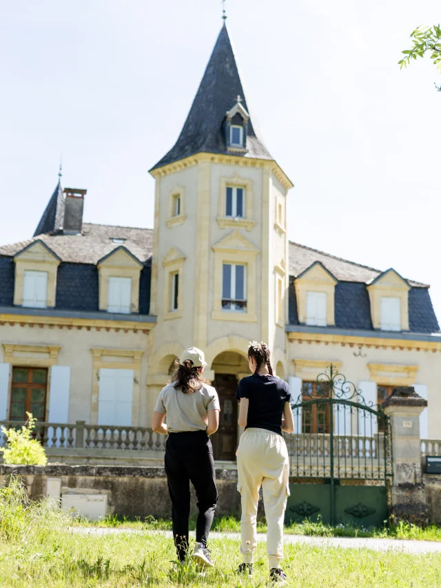 In front of Concorès castle