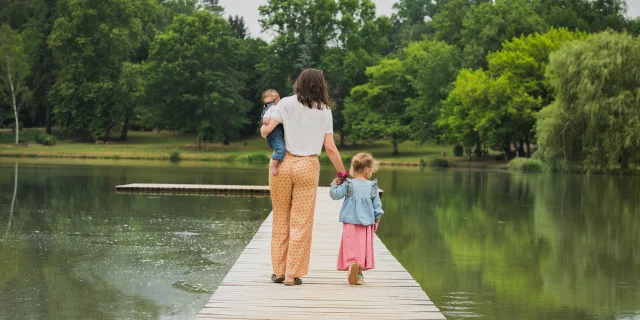Family at the Cayre lake