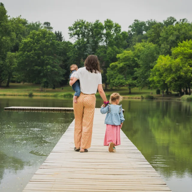 Family at the Cayre lake
