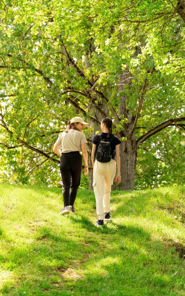 Women's strolls in Saint-Germain