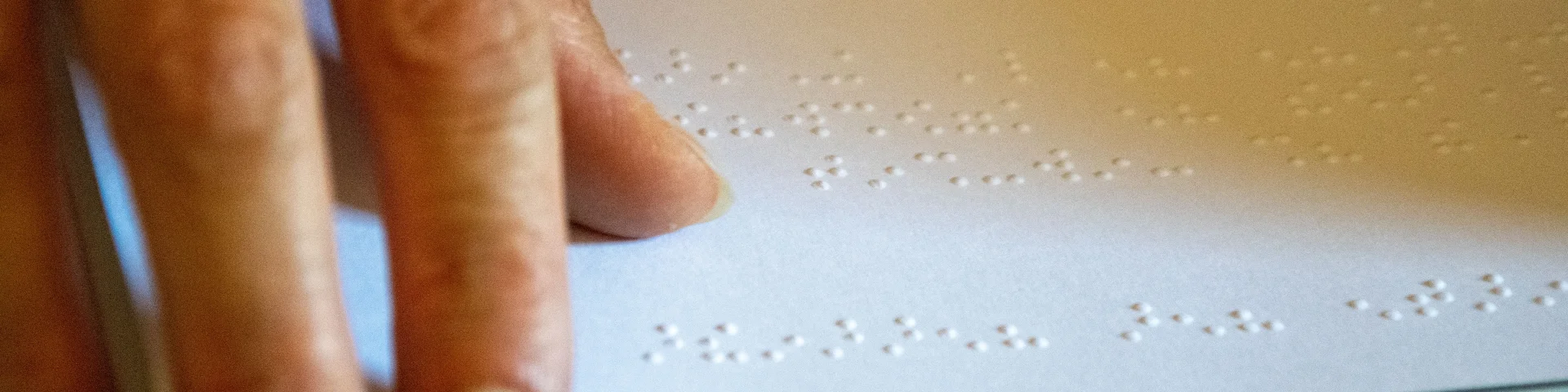 Visite sensorielle de Gourdon - découverte du Braille