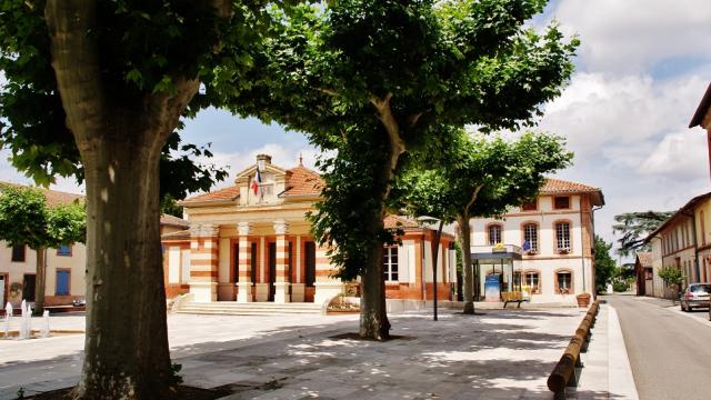 ©montaubantourisme Place De La Mairie
