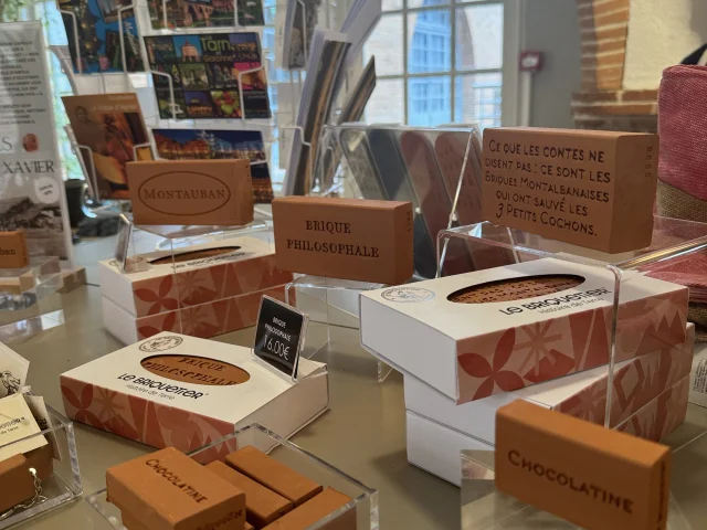 Boutique Montauban Tourisme 28 Rotated