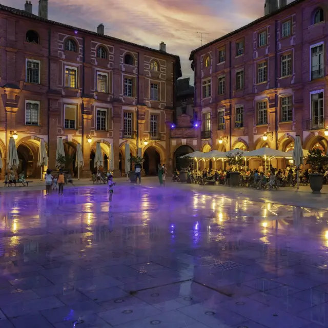 Europe, France, Occitanie, Midi-Pyrénées, Tarn-et-Garonne, Montauban, Place Nationale, // Europe, France, Occitanie, Midi-Pyrénées, Tarn-et-Garonne, Montauban, Place Nationale,