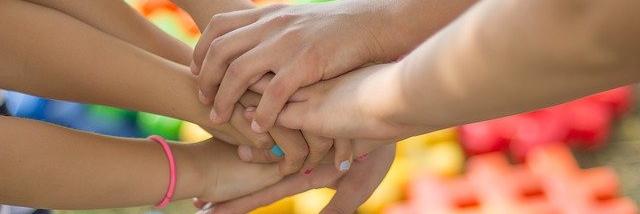 hands-g4326db7d1-640.jpg