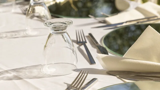 table-6657853_1280.jpg