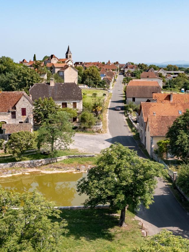 Vue aérienne sur Espédaillac, au cœur des Causses du Quercy