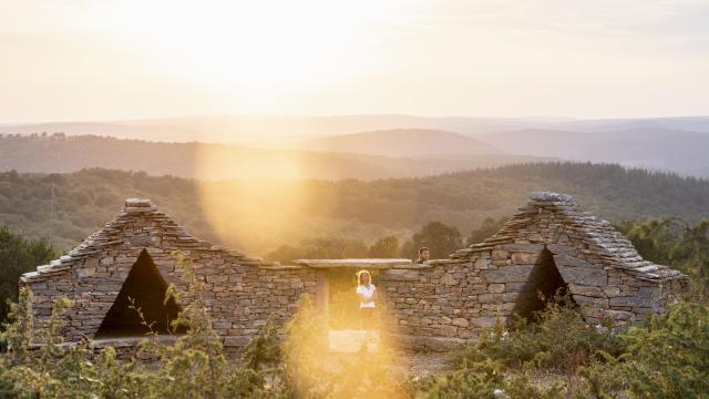 Œuvre d'art refuge sur le GR65, Super-Cayrou à Gréalou, sur le parcours Fenêtres sur le Paysage en direction de Compostelle