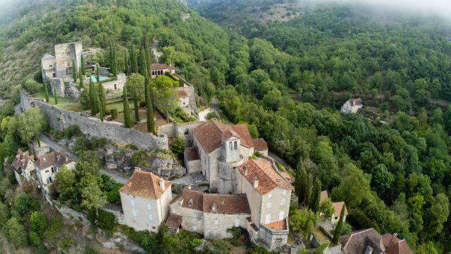 Pueblo y castillo de Montbrun