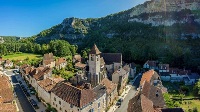 Marcilhac-sur-Célé et les falaises de la vallée du Célé
