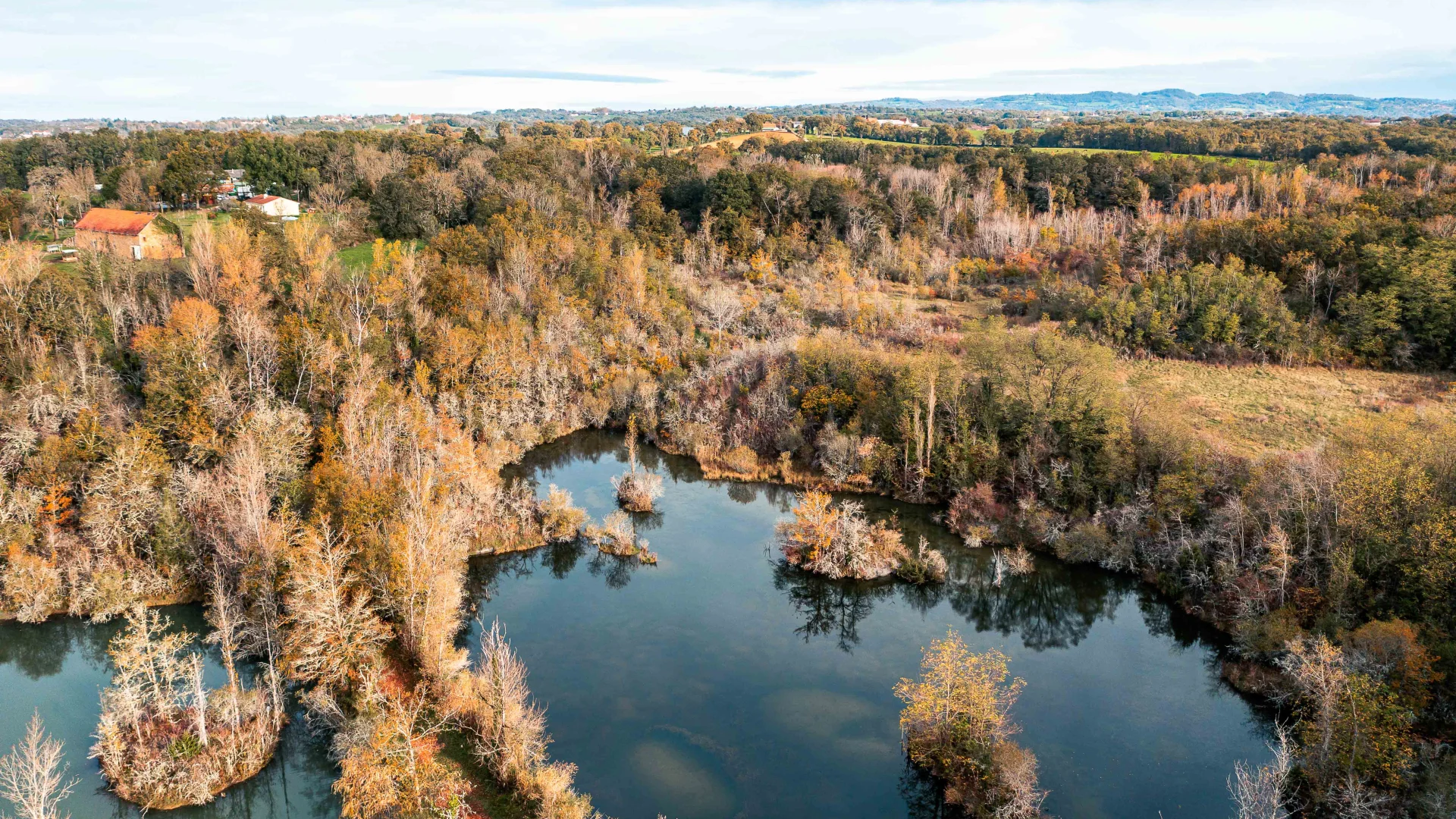 Hiking to the Puy-Blanc ponds