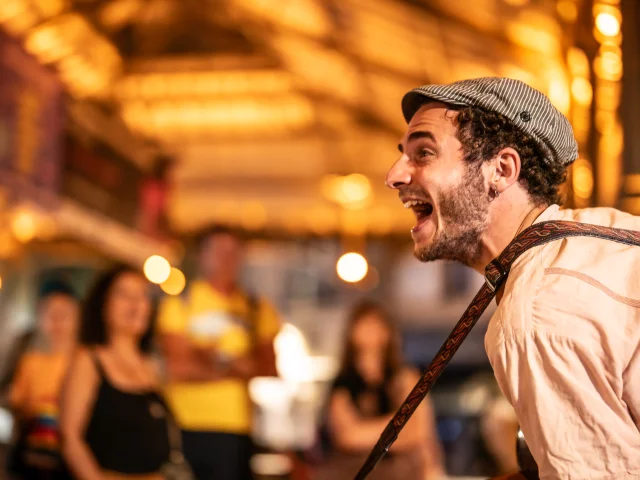 Visite chantée avec le comédien et musicien Roméo Boccara