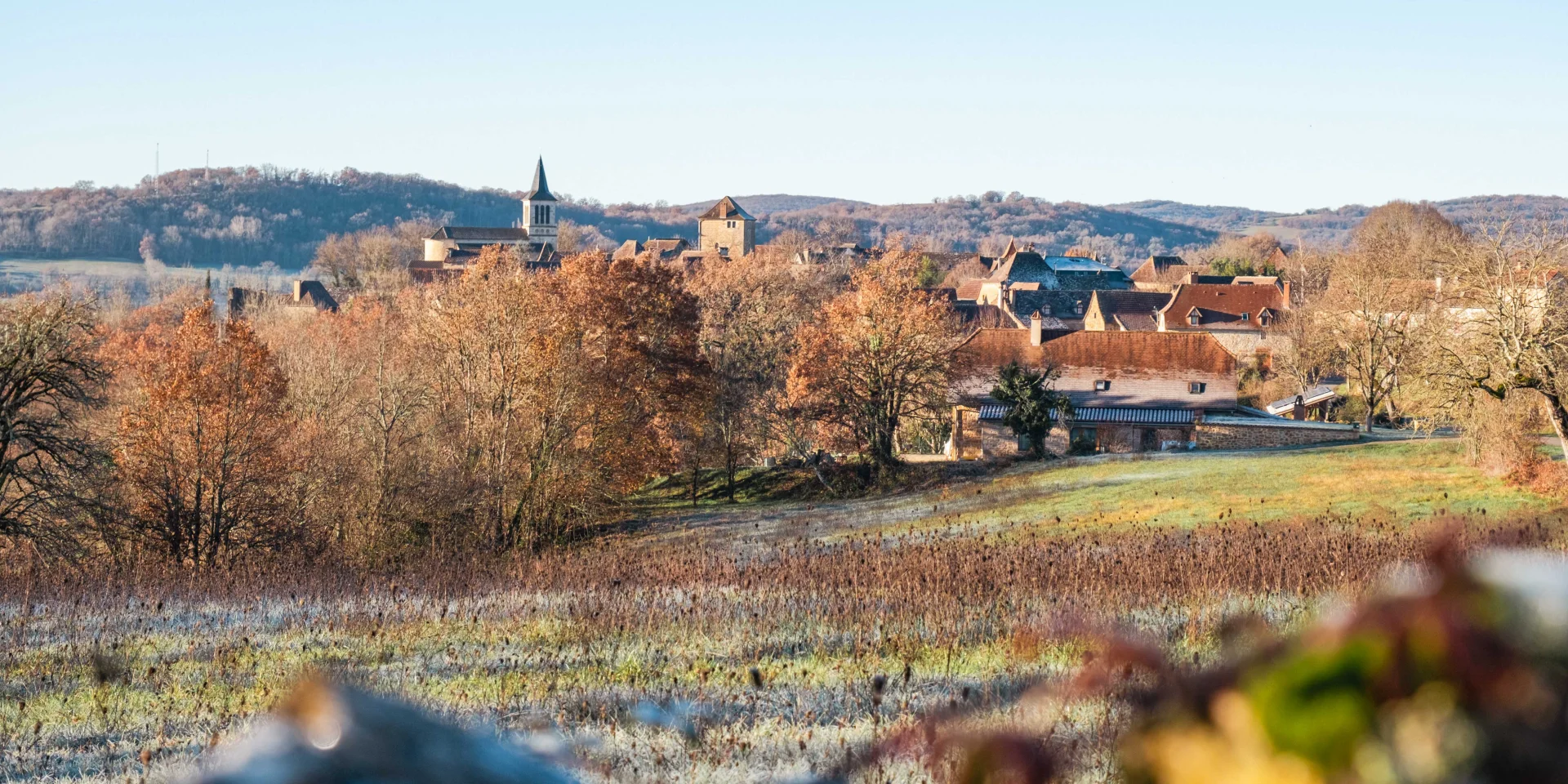 Le village de Camboulit, un matin d'hier, au lever du soleil.