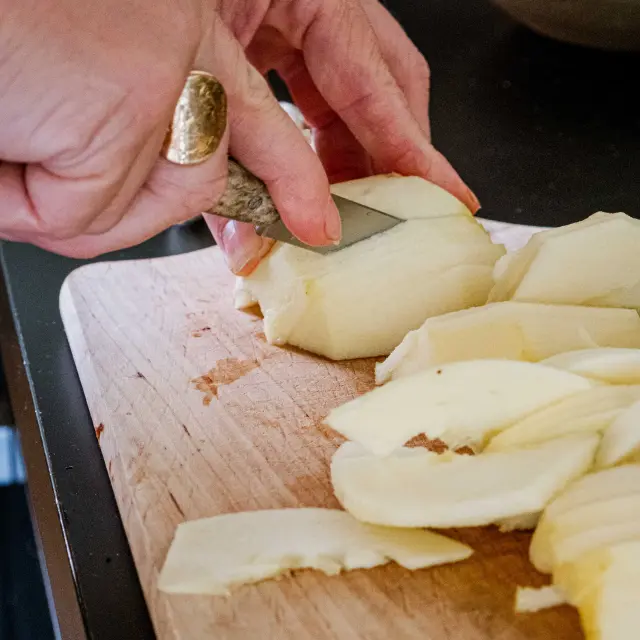 Préparation de la pescajoune aux pommes