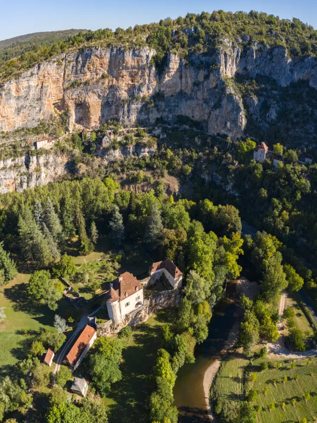 Vue aérienne au château de Genies