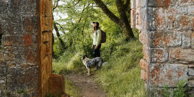 Randonnée sur le sentier des Anlgais à Brengues