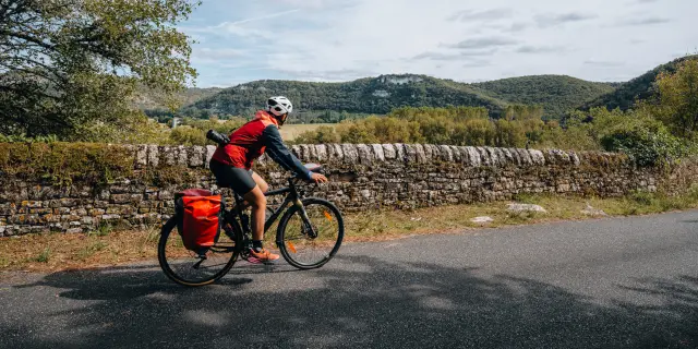 Itinérance sur la V86, la vallée du Lot à vélo