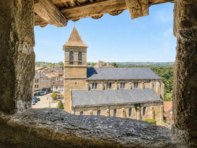 Eglise de Lacapelle-Marival vue depuis le chemin de ronde