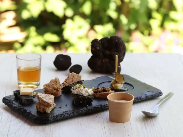La Maison aux Mille Truffes - Dégustation des produits à la truffe